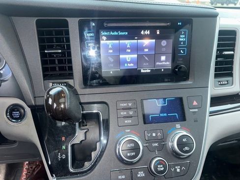 Used 2015 Toyota Sienna XLE w/ XLE Navigation Package image 11
