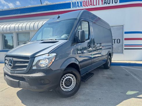 Used 2018 Mercedes-Benz Sprinter 2500 image 3