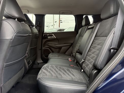 Used 2024 Mitsubishi Outlander SE image 14