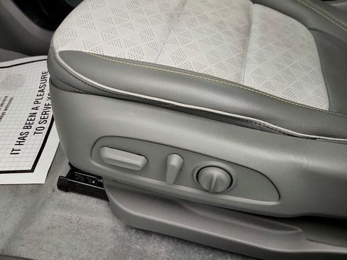 Used 2023 Chevrolet Bolt EUV Premier image 11