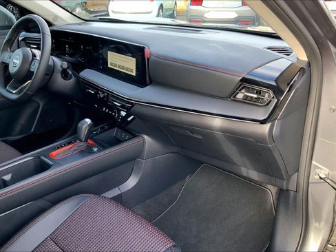 Used 2025 Nissan Kicks SR w/ Interior Electronics Package image 18