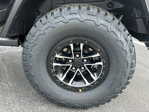New 2026 Jeep Wrangler Unlimited Rubicon w/ Xtreme 35 Tire Package image 29