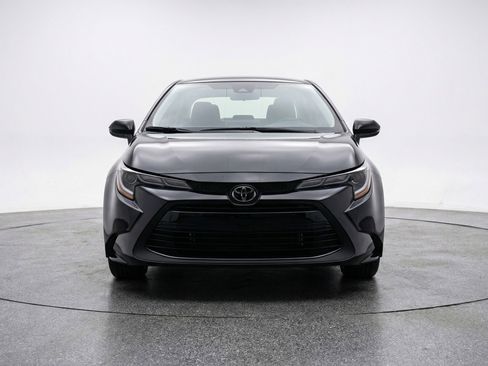 Used 2025 Toyota Corolla LE FWD image 2