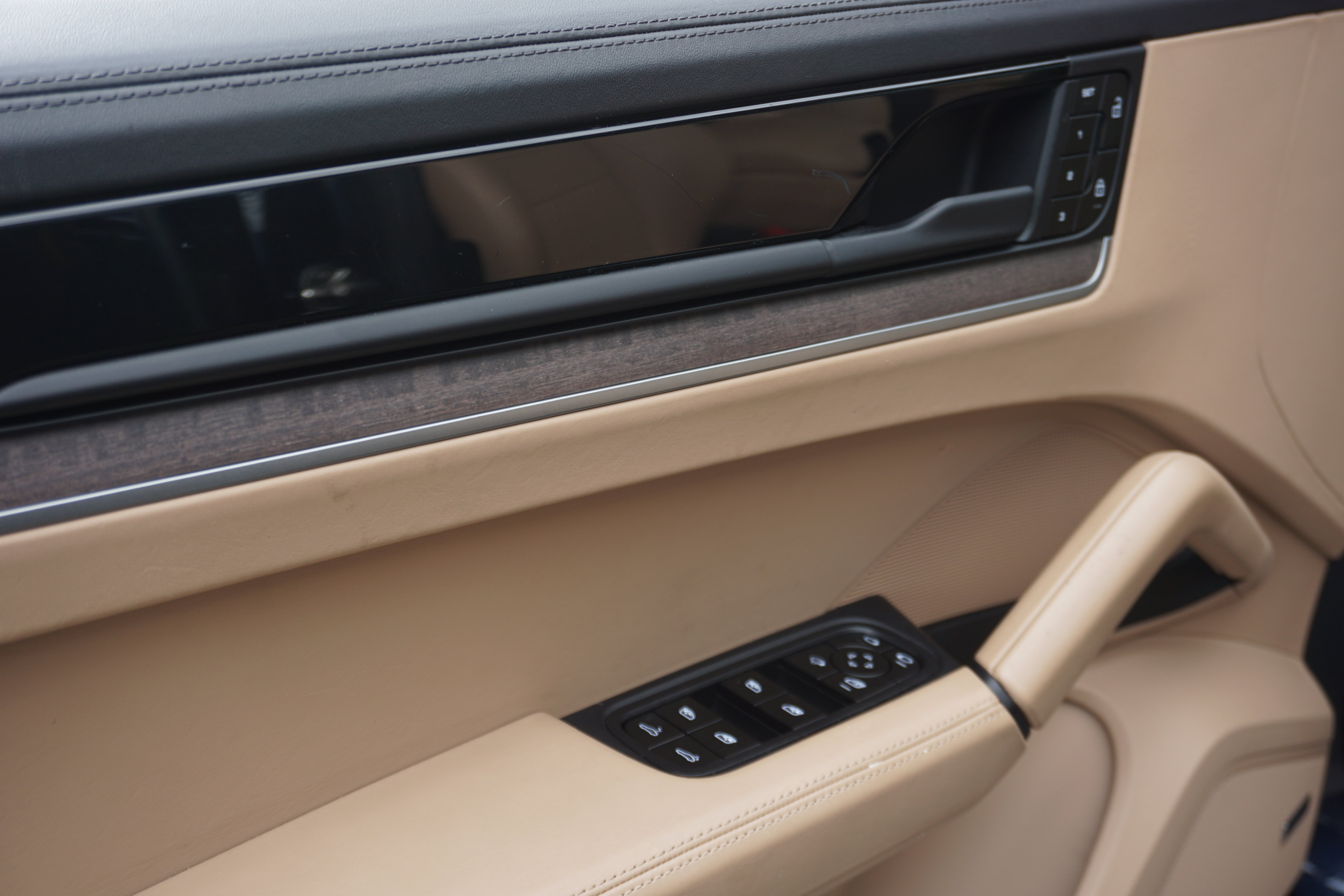 Certified 2024 Porsche Cayenne AWD/4WD image 15