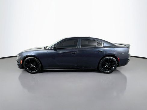Used 2017 Dodge Charger SE w/ Blacktop Package RWD image 2