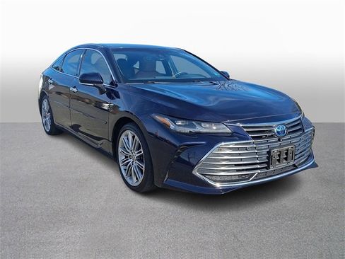 Used 2021 Toyota Avalon Limited image 3
