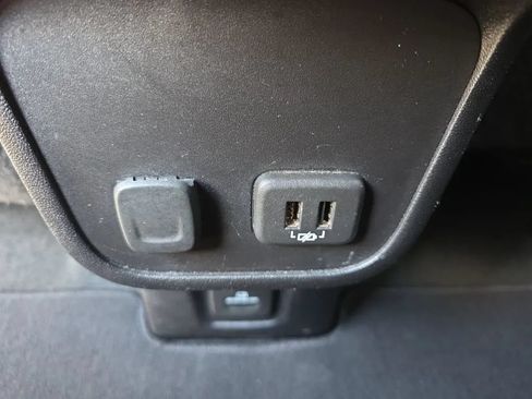 Used 2018 Chevrolet Equinox Premier FWD image 40