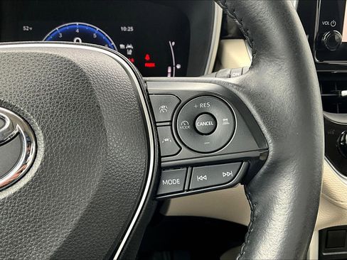 Used 2023 Toyota Corolla Cross XLE w/ Convenience Package image 21