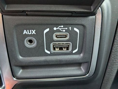 Used 2024 Jeep Gladiator Sport AWD/4WD image 21