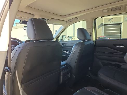 Used 2022 Nissan Pathfinder Platinum w/ Cargo Package image 17