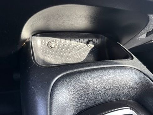 Used 2021 Toyota Corolla LE image 32