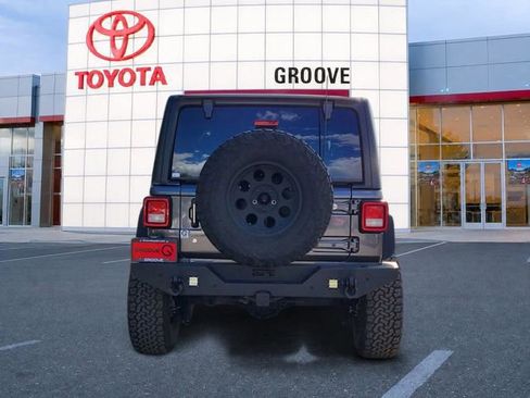 Used 2018 Jeep Wrangler Unlimited Sport S AWD/4WD image 5
