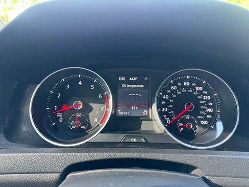 Used 2017 Volkswagen GTI SE image 9