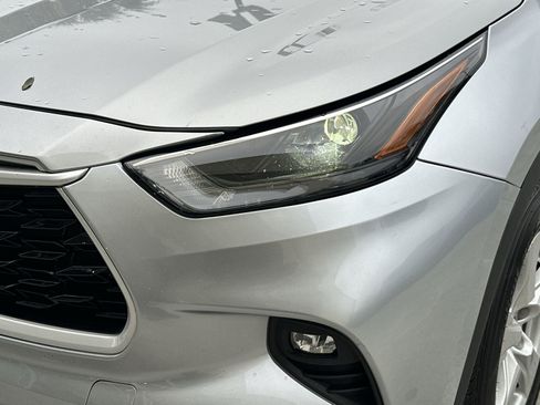 Used 2024 Toyota Highlander LE image 11