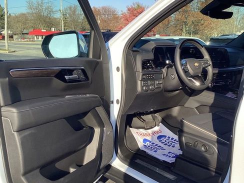 New 2026 Chevrolet Suburban Premier image 14