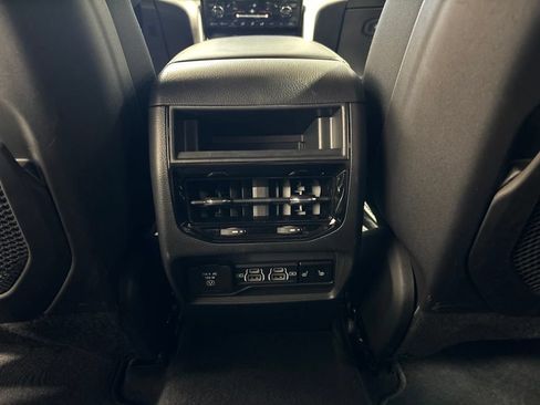 Used 2025 Jeep Grand Cherokee Limited AWD/4WD image 42