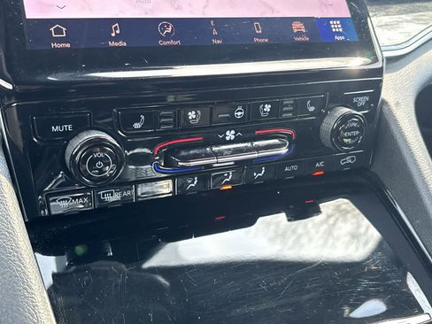 Used 2022 Jeep Grand Cherokee Trailhawk w/ Advanced Protech Group II image 22