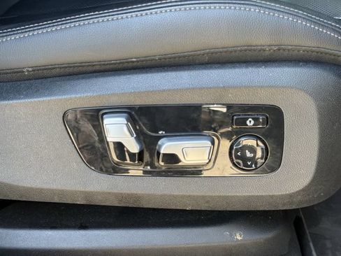 Used 2020 BMW X6 M50i w/ Executive Package AWD/4WD image 32