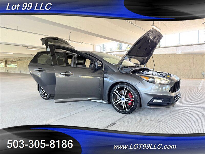 Used 2017 Ford Focus ST w/ Equipment Group 401A FWD image 29