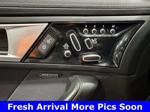 Used 2016 Jaguar F-TYPE R image 14