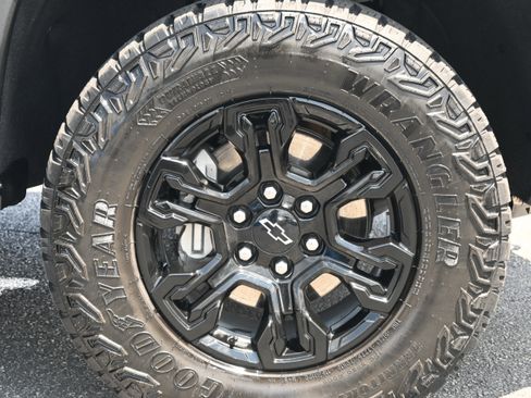 Used 2024 Chevrolet Silverado 1500 ZR2 w/ Technology Package image 14