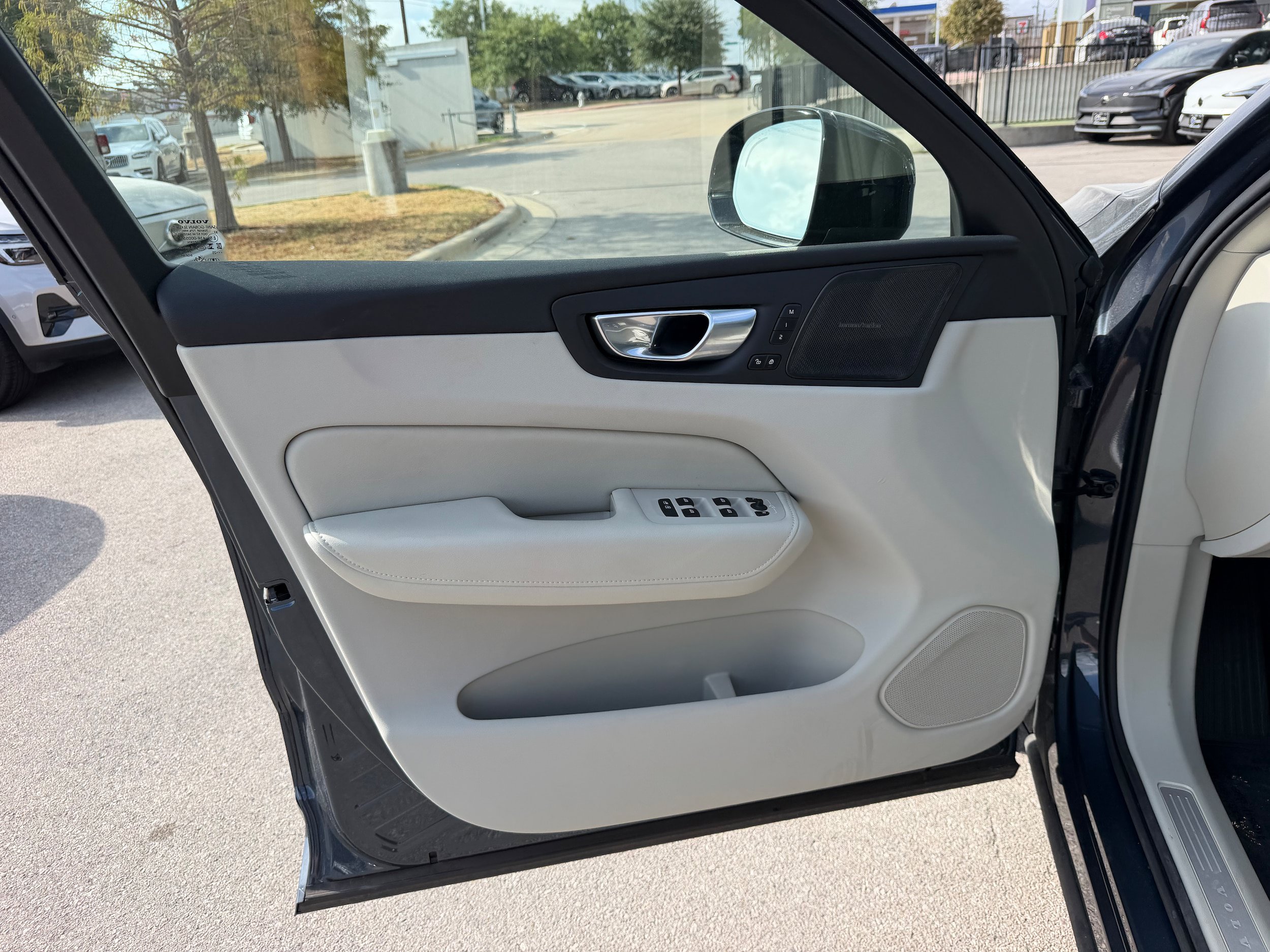Certified 2026 Volvo XC60 B5 Ultra w/ Protection Package Premier AWD/4WD image 23
