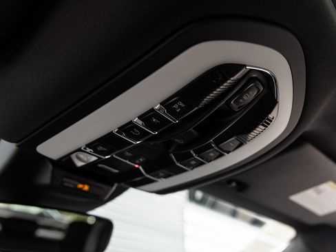 Certified 2026 Porsche Macan image 19