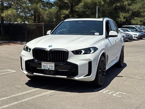 Used 2024 BMW X5 xDrive40i w/ M Sport Package AWD/4WD image 3