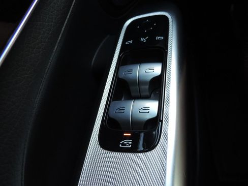 Used 2024 Mercedes-Benz GLC 300 image 24