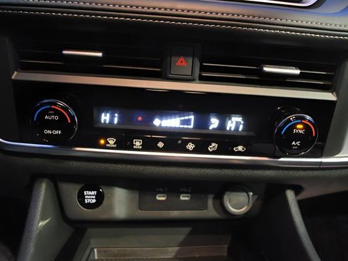 Used 2025 Nissan Rogue SV image 23