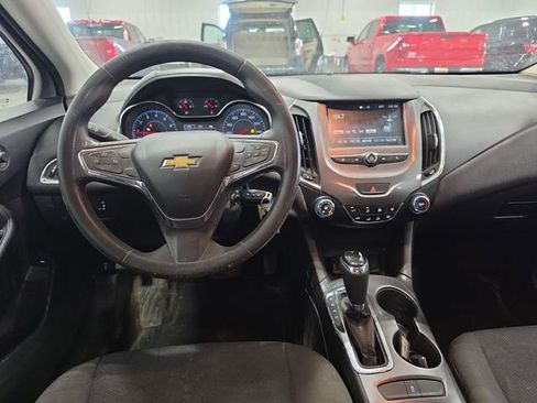 Used 2017 Chevrolet Cruze LT FWD image 5