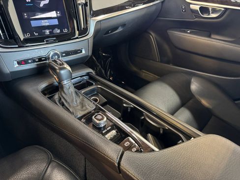 Used 2018 Volvo S90 T5 Momentum w/ Convenience Package image 20