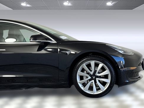 Used 2018 Tesla Model 3 Mid Range image 32