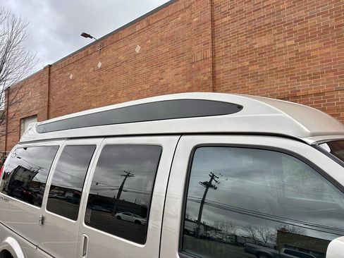 Used 2023 GMC Savana 2500 image 31