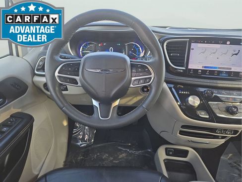 Certified 2022 Chrysler Pacifica Touring-L w/ Uconnect Theater Family Group image 13