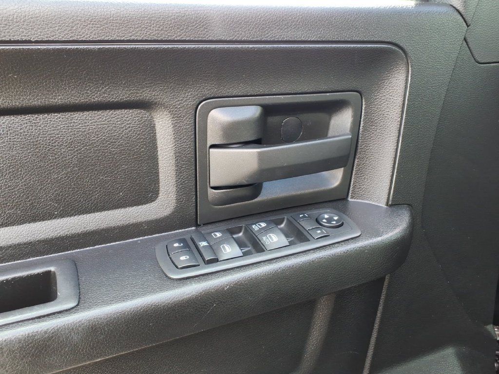 Used 2019 RAM 1500 Express w/ Express Value Package AWD/4WD image 4