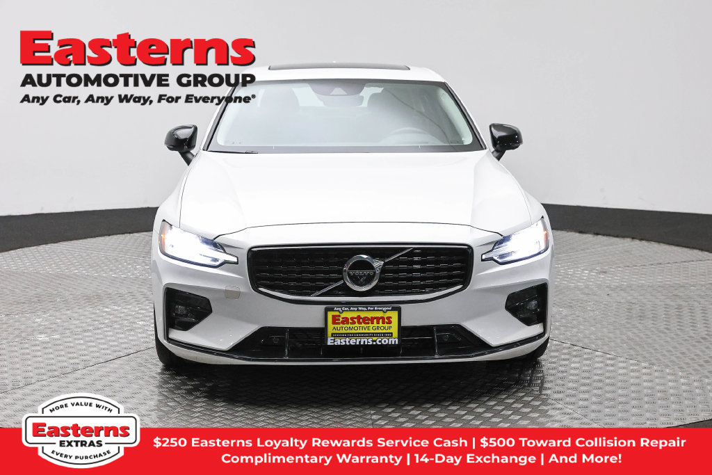 Used 2022 Volvo S60 B5 Inscription FWD image 3