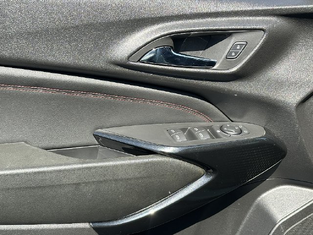 Used 2024 Chevrolet Trax RS w/ Sunroof Package FWD image 20