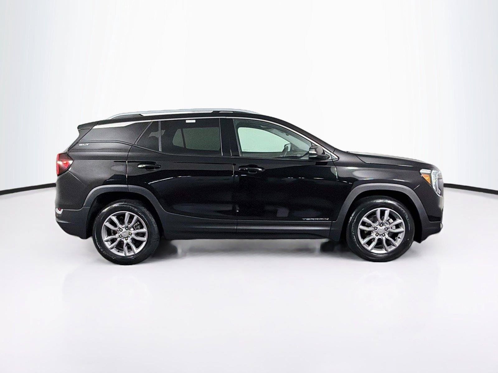 Used 2024 GMC Terrain SLT w/ Infotainment Package II AWD/4WD image 12