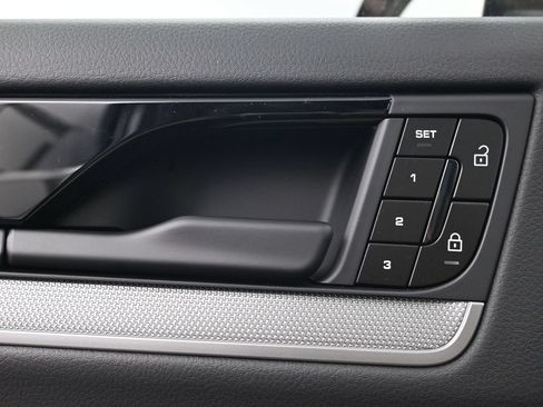 Certified 2026 Porsche Cayenne AWD/4WD image 17