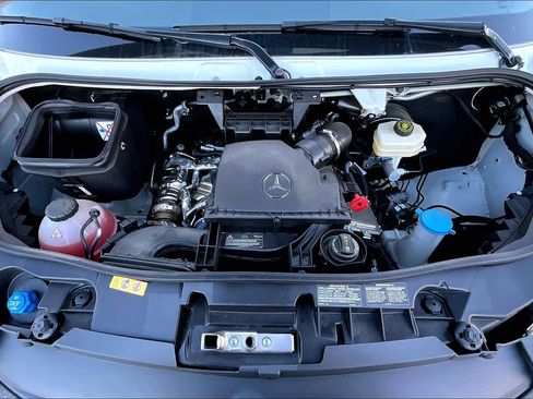 Used 2023 Mercedes-Benz Sprinter 2500 image 33