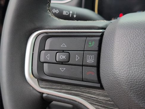 Used 2024 Jeep Wagoneer L Series II RWD image 24
