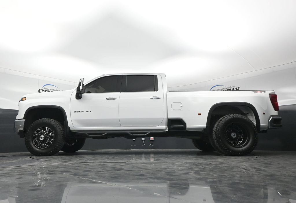 Used 2025 Chevrolet Silverado 3500 LTZ w/ LTZ Plus Package AWD/4WD image 32