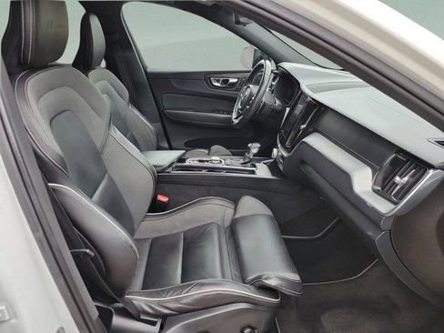 Used 2020 Volvo XC60 T5 R-Design image 14
