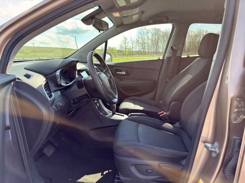 Used 2018 Chevrolet Trax LT FWD image 17