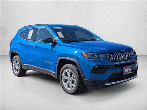 Used 2024 Jeep Compass Latitude image 3