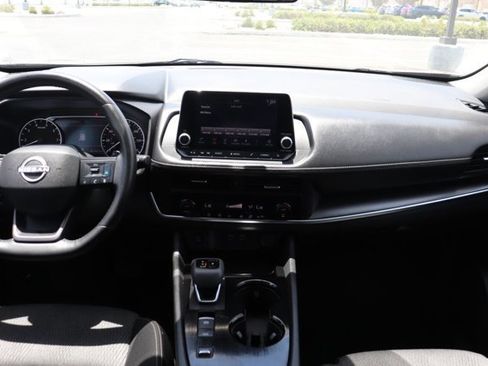 Used 2025 Nissan Rogue SV FWD image 13