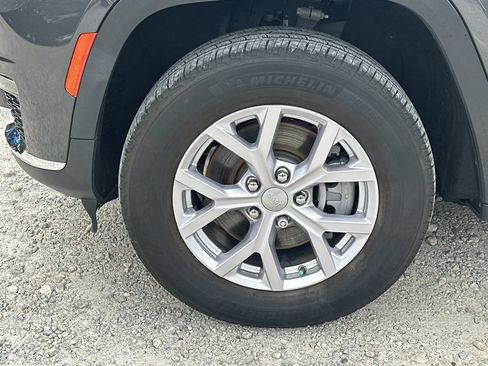 Used 2022 Jeep Grand Cherokee L Limited RWD image 11