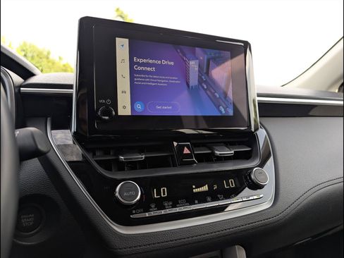 Used 2024 Toyota Corolla Cross XLE w/ Convenience Package FWD image 18