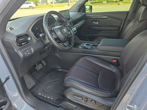 Used 2025 Honda Pilot Black Edition image 9